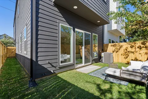 $599,000 | 1215 Sampson Street, Houston, TX 77003