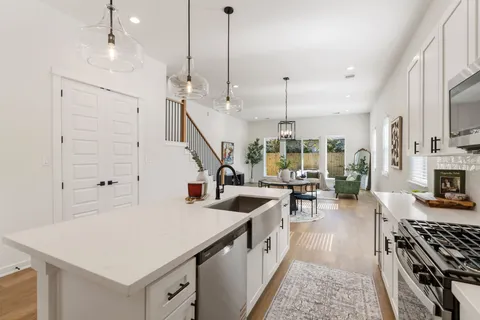 $599,000 | 1215 Sampson Street, Houston, TX 77003