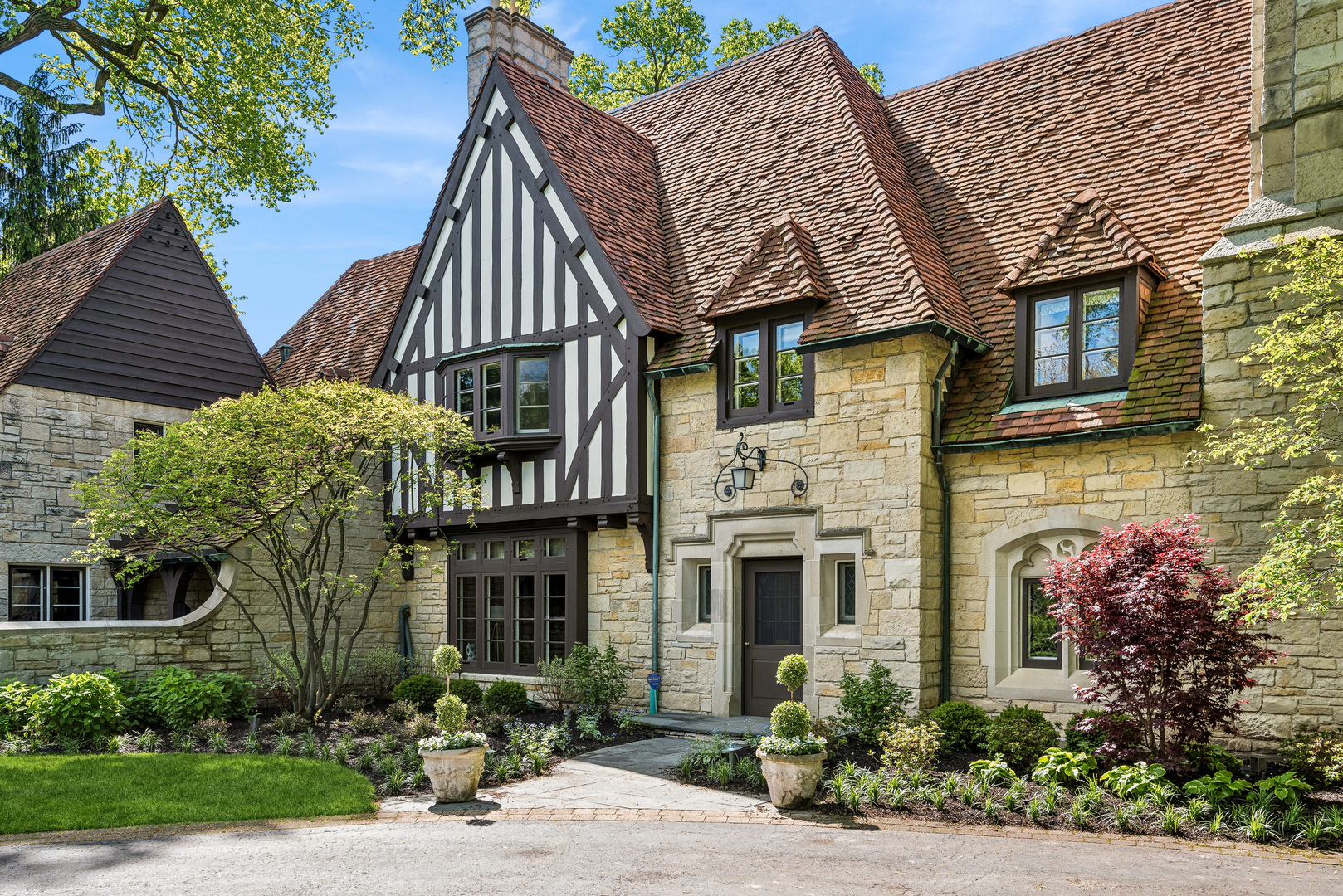 2743 Illinois Road Wilmette, IL 60091 - Photo 2 of 61 a front view of a house