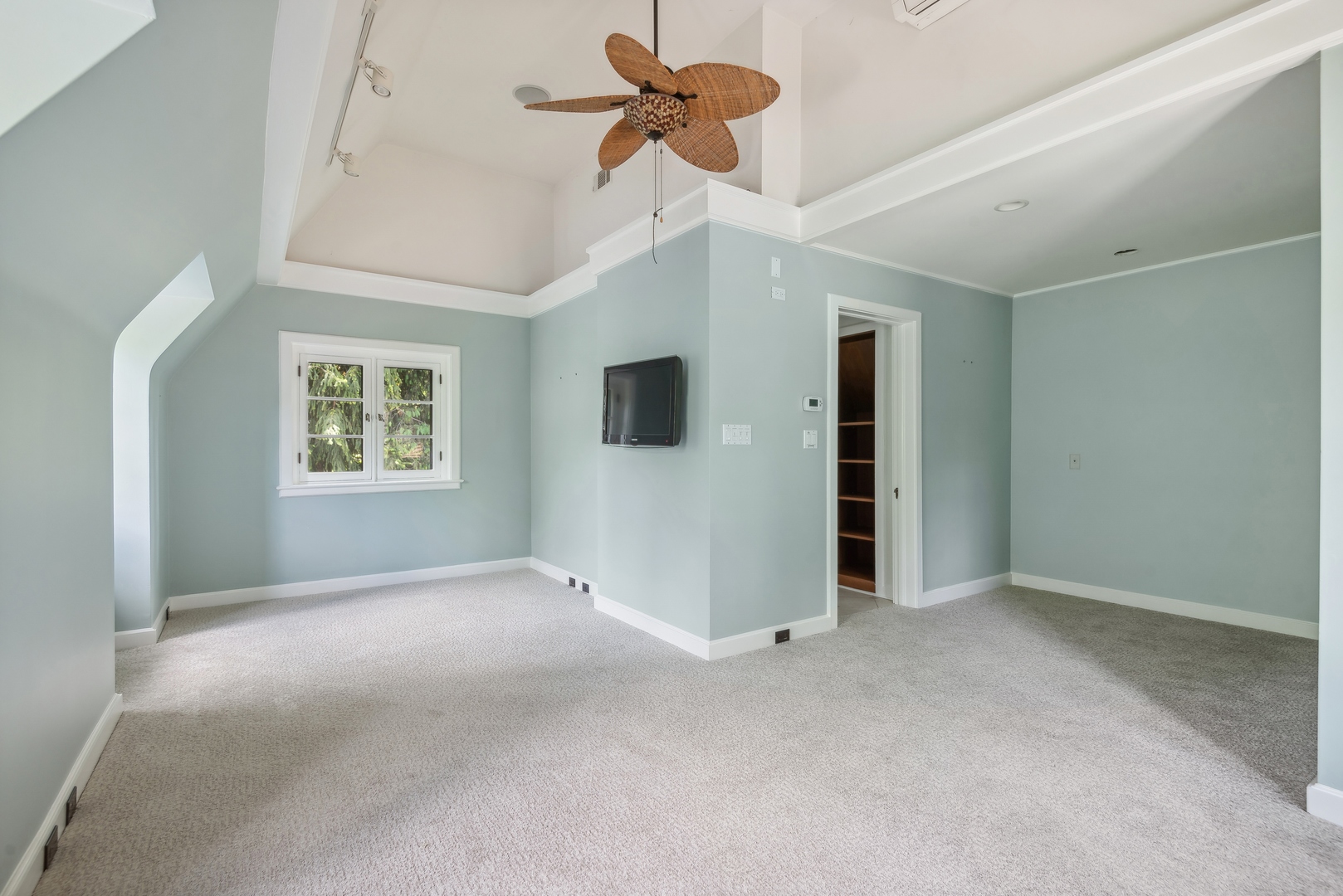 2743 Illinois Road Wilmette, IL 60091 - Photo 39 of 61 an empty room with windows and fan
