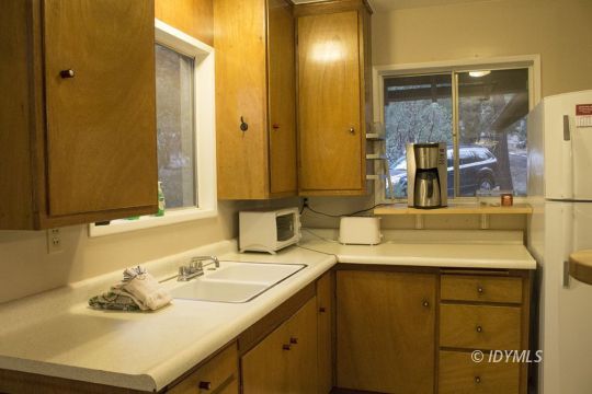 25310 Foster Lake Road Idyllwild, CA 92549 - Photo 14 of 41 Kitchen