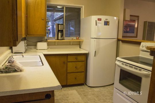 25310 Foster Lake Road Idyllwild, CA 92549 - Photo 15 of 41 Kitchen