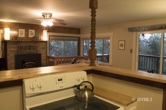25310 Foster Lake Road Idyllwild, CA 92549 - Photo 18 of 41 Kitchen