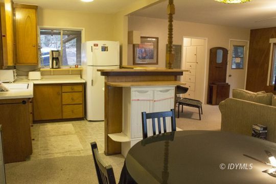 25310 Foster Lake Road Idyllwild, CA 92549 - Photo 23 of 41 Dining to Kitchen