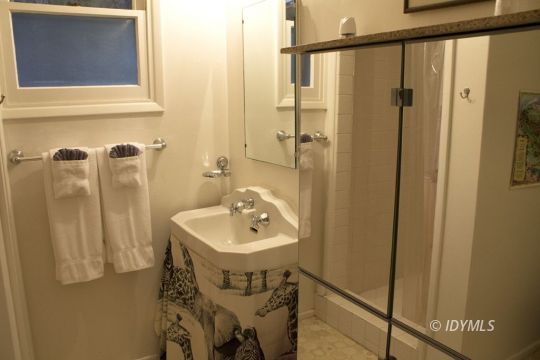 25310 Foster Lake Road Idyllwild, CA 92549 - Photo 28 of 41 Bathroom