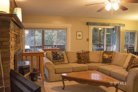 25310 Foster Lake Road Idyllwild, CA 92549 - Photo 7 of 41 Living room