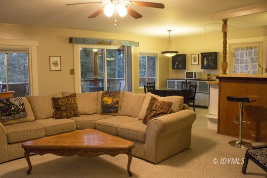 25310 Foster Lake Road Idyllwild, CA 92549 - Photo 8 of 41 Living room