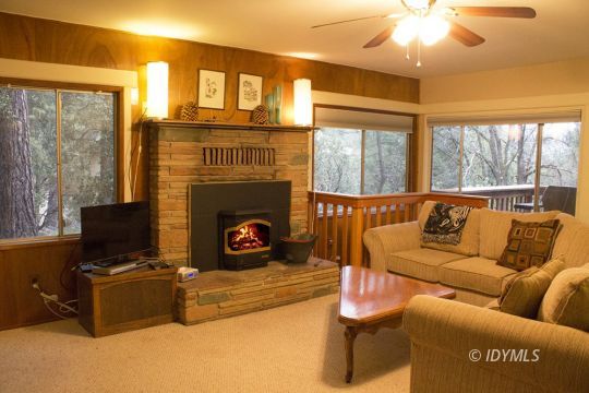 25310 Foster Lake Road Idyllwild, CA 92549 - Photo 10 of 41 Living room