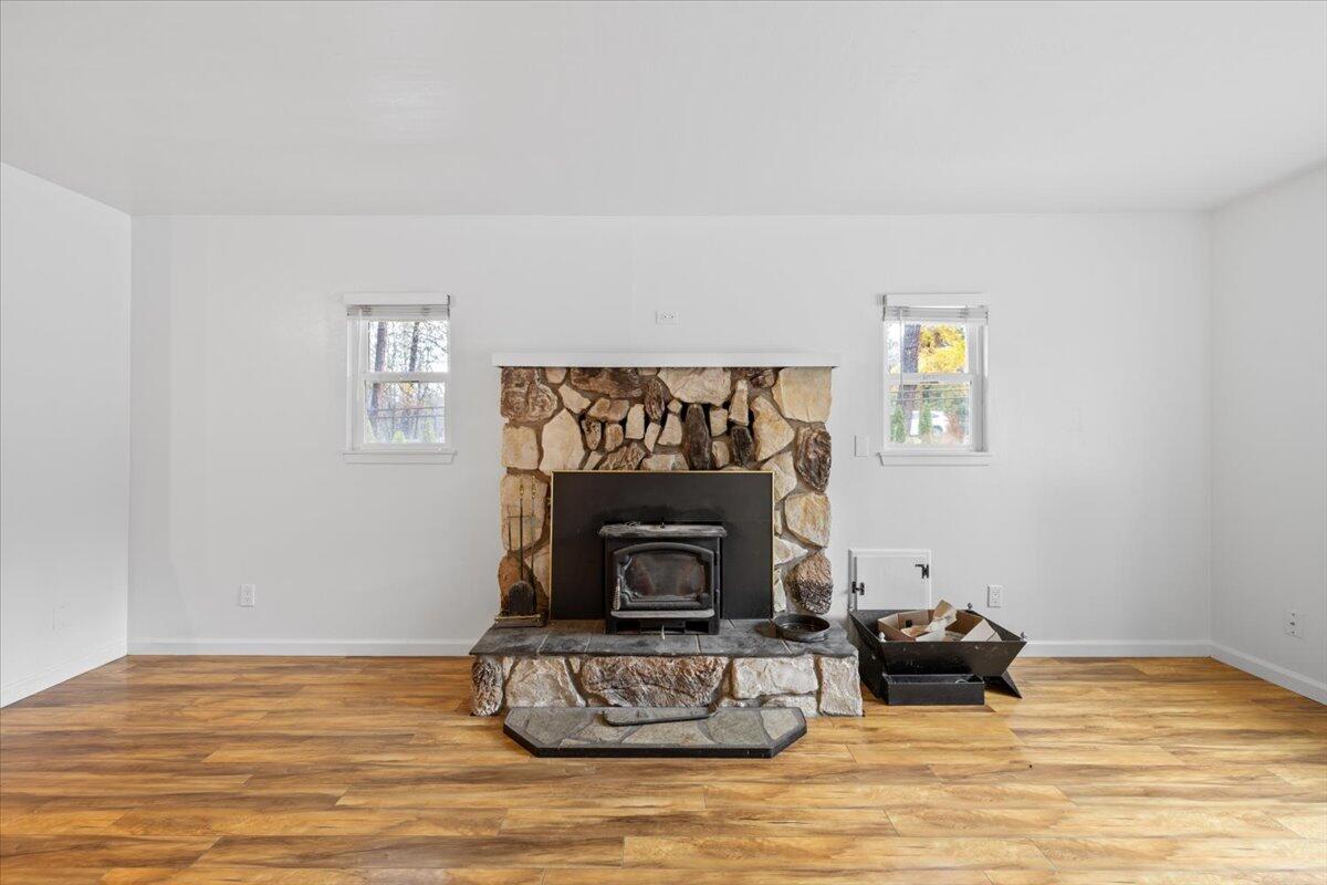1800 Robinson Road Grants Pass, OR 97527 - Photo 24 of 34 Wood stove