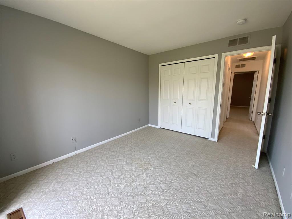 3577 Oakmonte Boulevard Rochester, MI 48306 - Photo 17 of 26