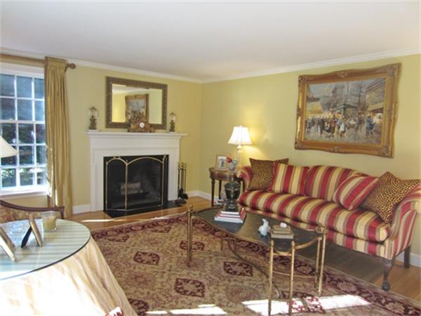 47 Radcliffe Road Wellesley, MA 02482 - Photo 3 of 23
