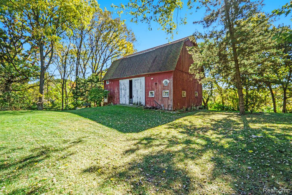 11100 Linden Road Fenton, MI 48430 - Photo 3 of 24