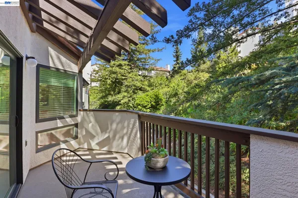 $470,000 | 21109 Gary Drive, Unit 220, Hayward, CA 94546