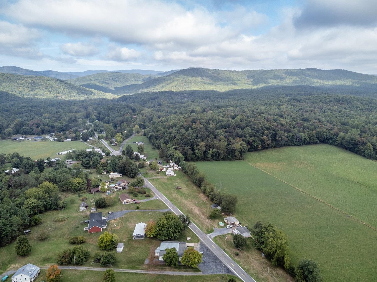 7452 Briery Branch Road Dayton, VA 22821 - Photo 52 of 66 a view of a city with mountains in the background