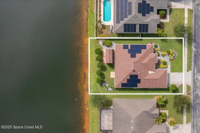 a view of a swimming pool with a bench in front of house