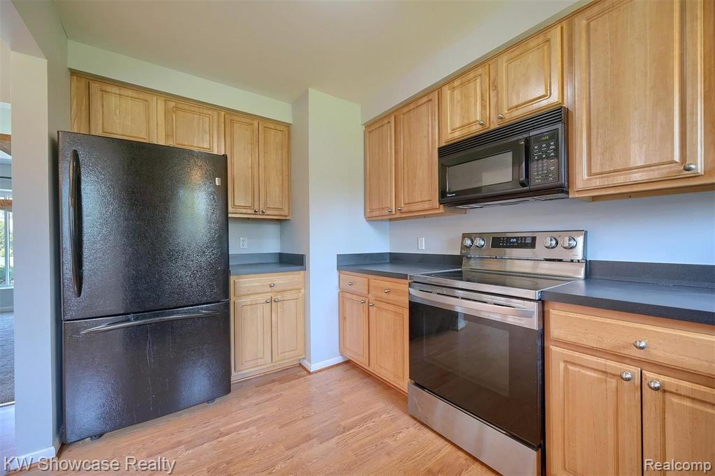 37711 Carson Street Farmington, MI 48331 - Photo 9 of 25