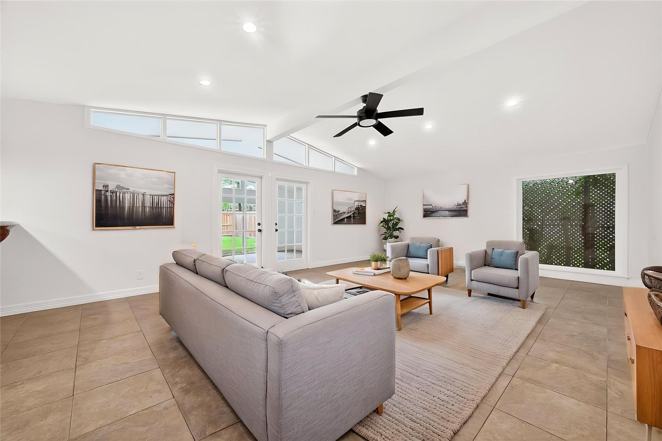 5422 Hummingbird Street Houston, TX 77096 - Photo 13 of 46 Photo has been virtually staged.