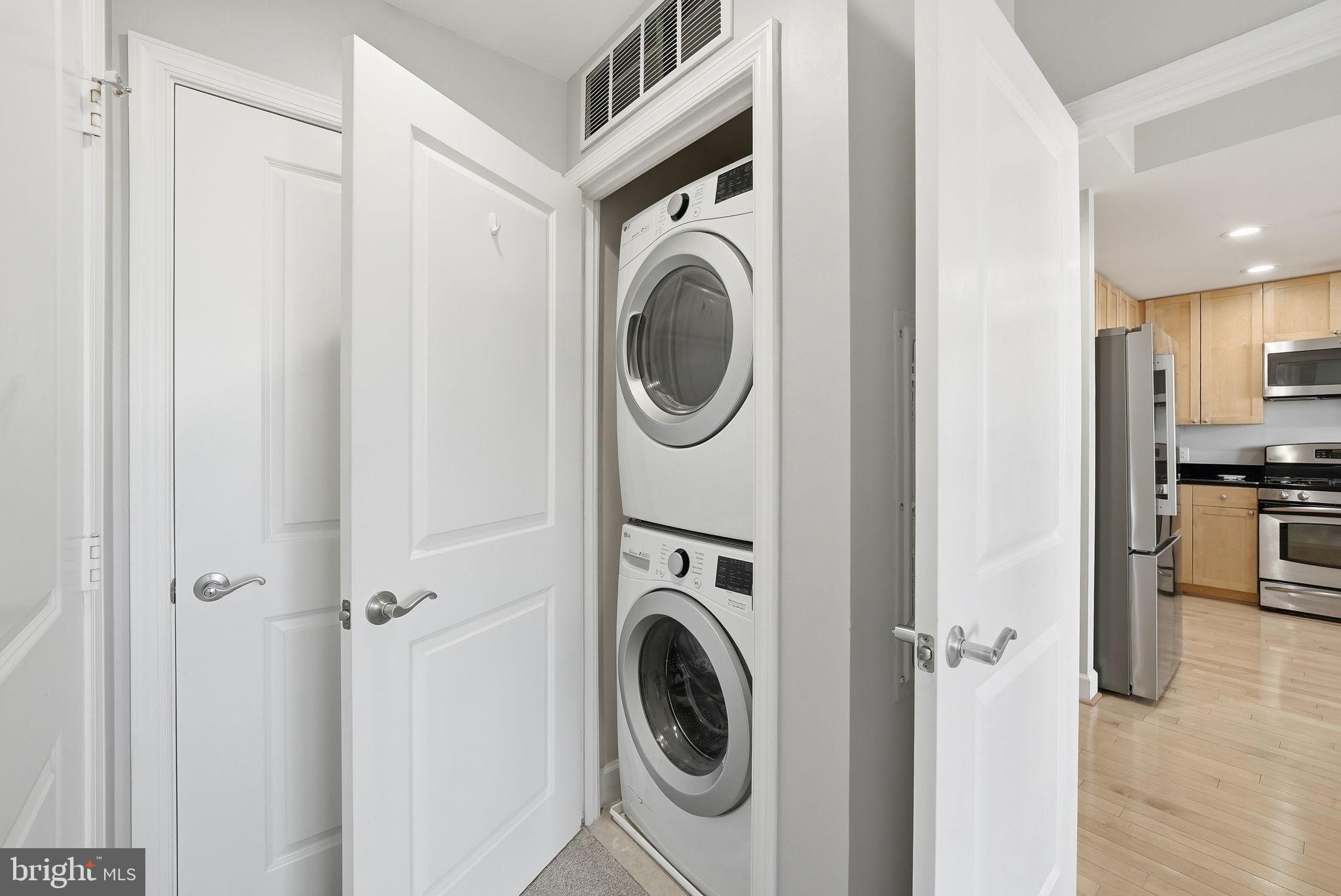 3650 South Glebe Road, Unit 1145 Arlington, VA 22202 - Photo 13 of 42 a utility room with dryer and washer