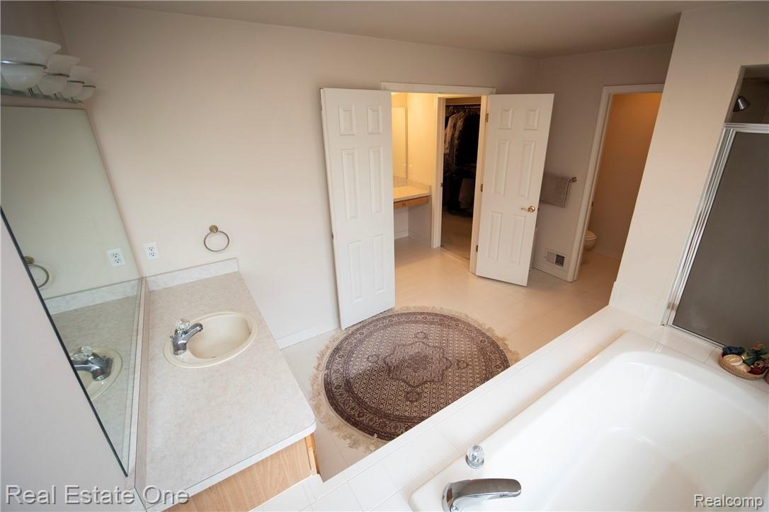 1305 Kentfield Drive Rochester, MI 48307 - Photo 21 of 38 CKR_1305Kirkfield_6679.jpg