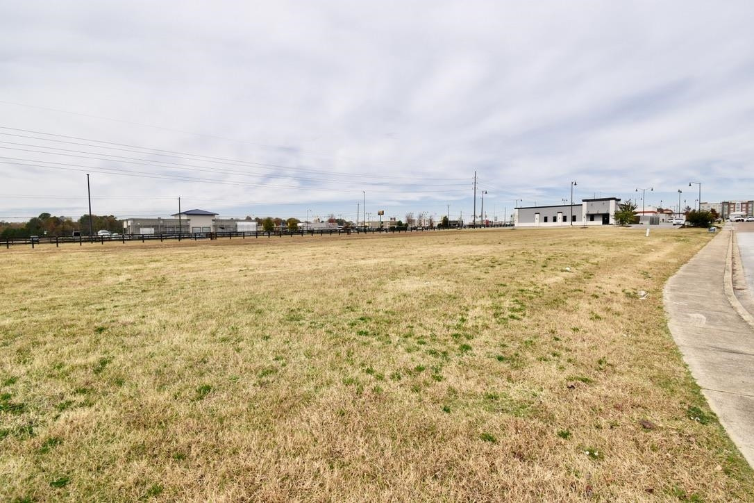 283 Parkstone Place Jackson, TN 38305 - Photo 4 of 16 a view of an ocean