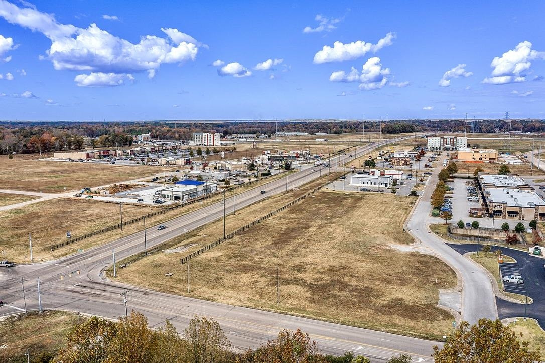283 Parkstone Place Jackson, TN 38305 - Photo 5 of 16 a view of a city