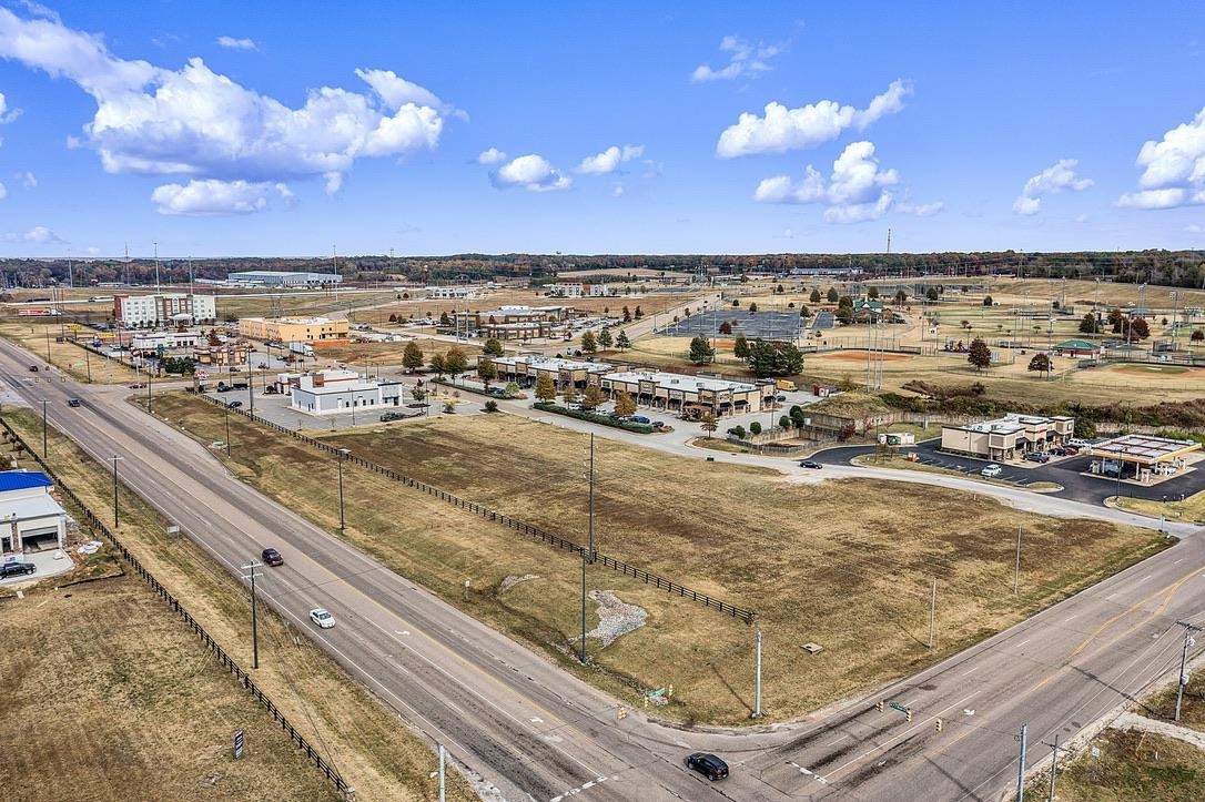 283 Parkstone Place Jackson, TN 38305 - Photo 6 of 16 a view of a balcony with an ocean view