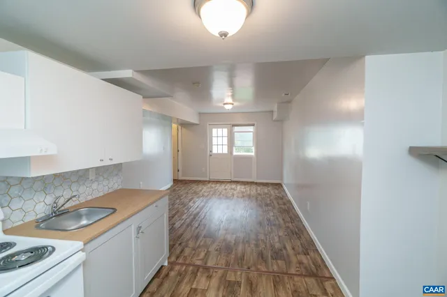 a view of a yard and lake view