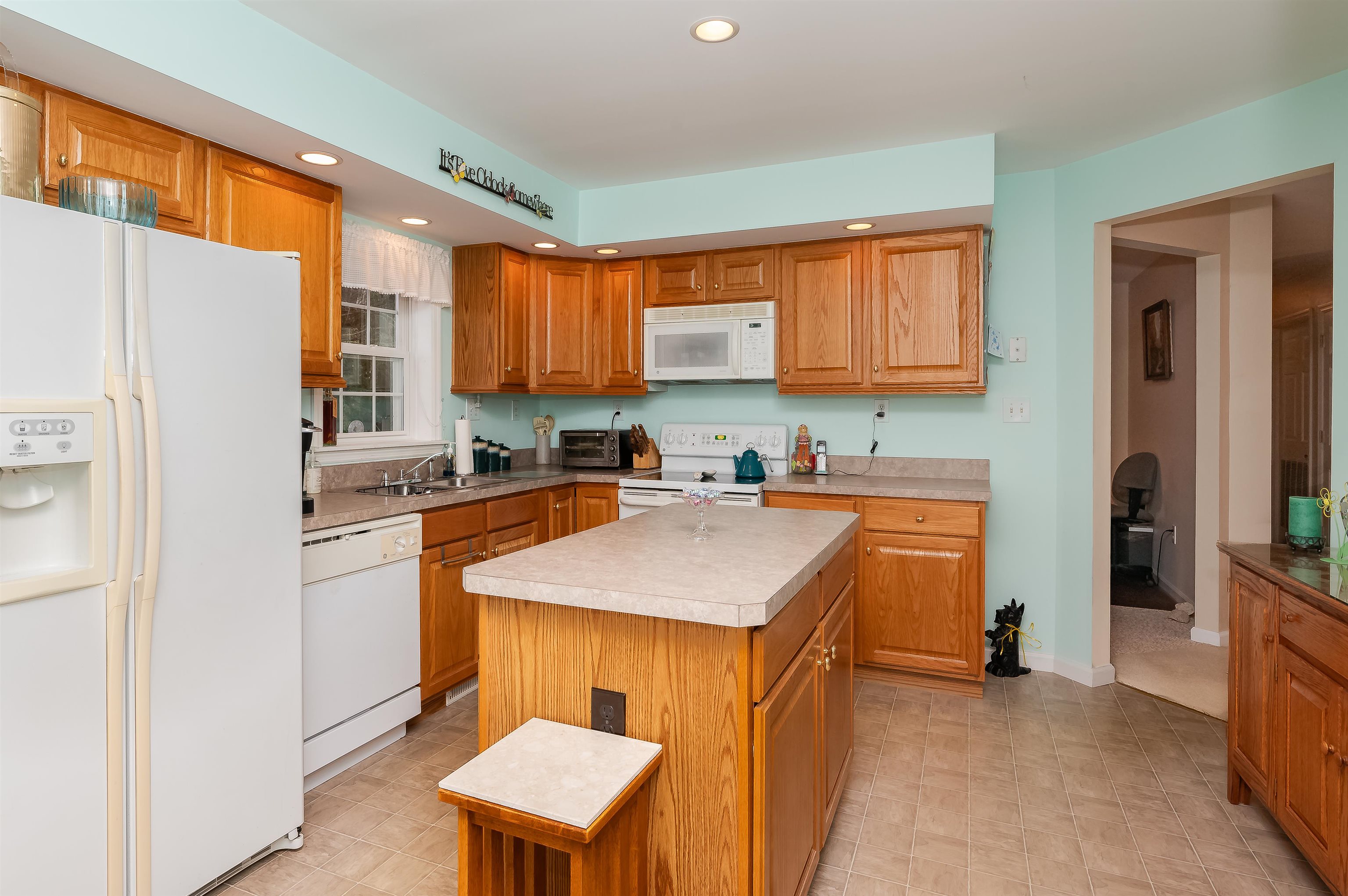 8 Cinder Lane Rochester, NH 03868 - Photo 4 of 40 Gallery Image 4