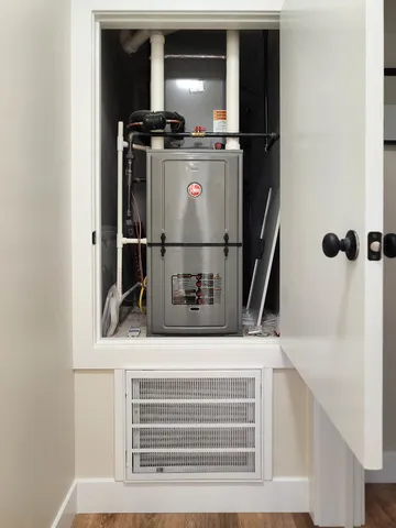 a view of utility room