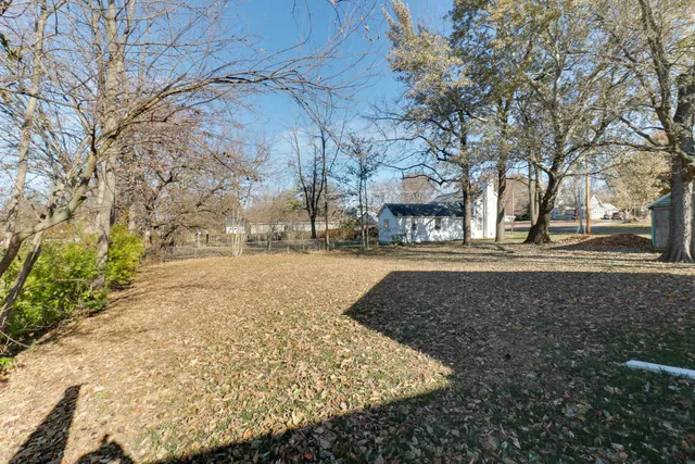a view of road with yard