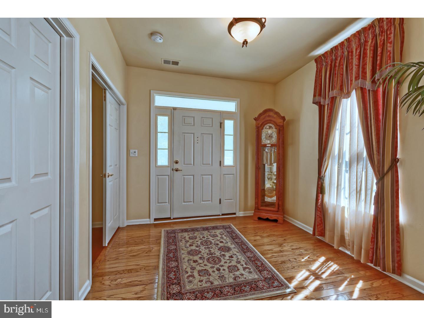 9 Shane Street Sicklerville, NJ 08081 - Photo 4 of 25 Gallery Image 4