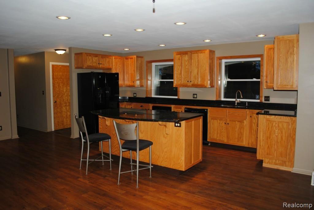 5365 N. Stoney 3