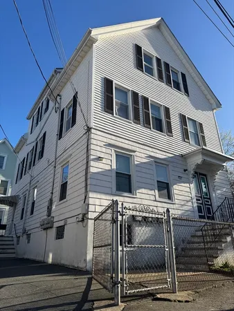 $1,800 | 178 Blackmer Street, Unit 3, New Bedford, MA 02744