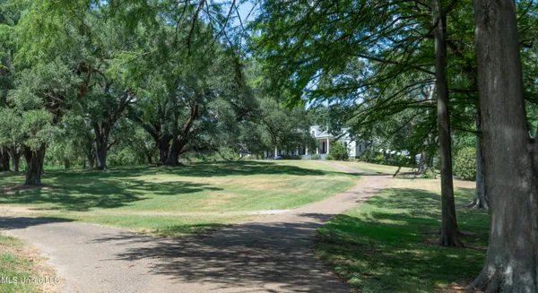 $1,197,000 | 131 Winchester Road, Natchez, MS 39120