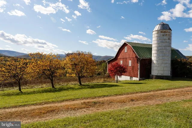 $999,000 | 461 Thunderbird Road, Bentonville, VA 22610