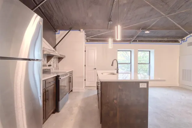 $650 | 301 West Main Street, Midlothian, TX 76065