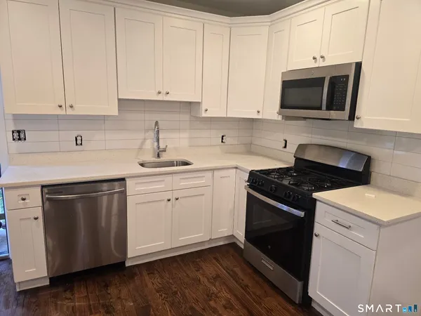 $2,500 | 340 Pleasantview Avenue, Bridgeport, CT 06606