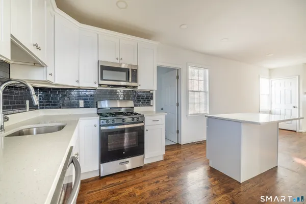 $2,500 | 340 Pleasantview Avenue, Bridgeport, CT 06606