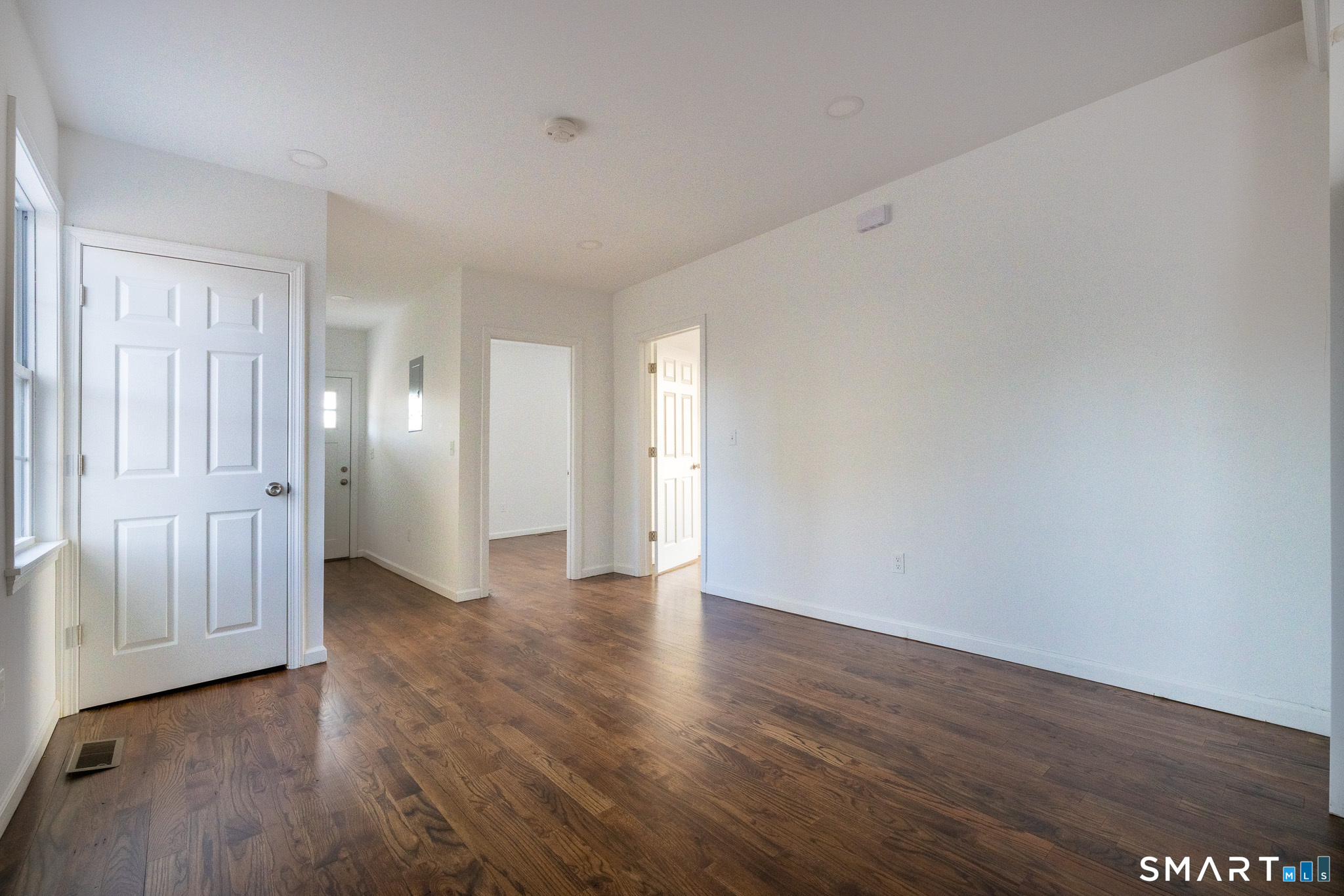 340 Pleasantview Avenue Bridgeport, CT 06606 - Photo 6 of 16