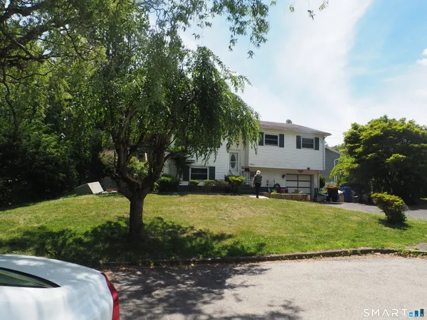 $598,000 | 18 Country Club Road, Norwalk, CT 06851