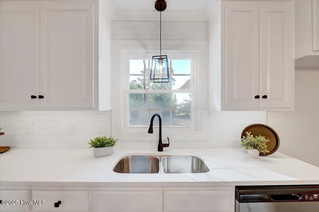 $300,000 | 1915 Delwood Drive West, Wilson, NC 27893