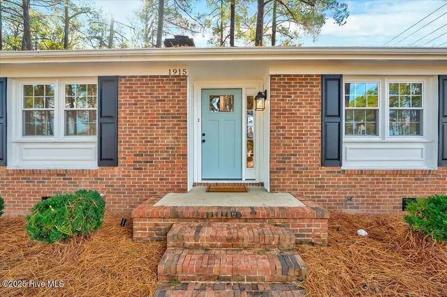 $300,000 | 1915 Delwood Drive West, Wilson, NC 27893