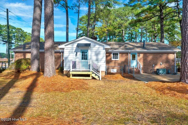 $300,000 | 1915 Delwood Drive West, Wilson, NC 27893