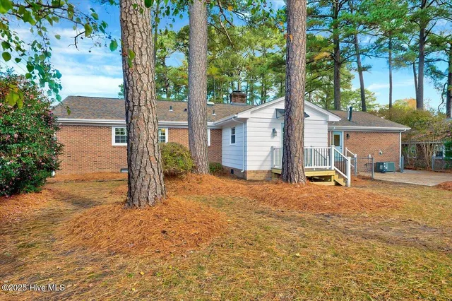 $300,000 | 1915 Delwood Drive West, Wilson, NC 27893