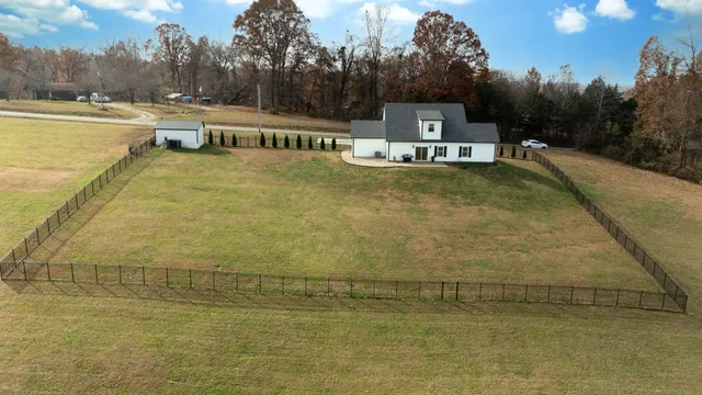 $569,900 | 1020 Loggin Lane, Charlotte, TN 37036