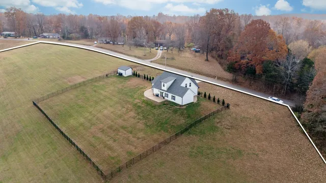 $569,900 | 1020 Loggin Lane, Charlotte, TN 37036