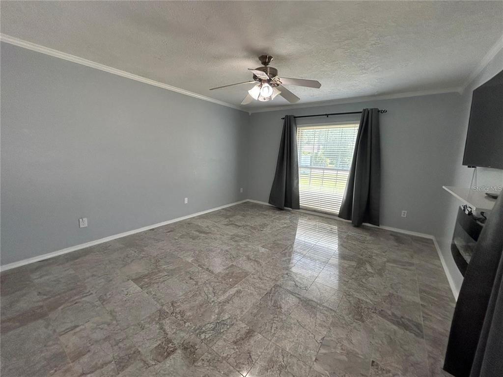 321 Ridgewood Street Altamonte Springs, FL 32701 - Photo 16 of 50 en empty room with windows and ceiling fan