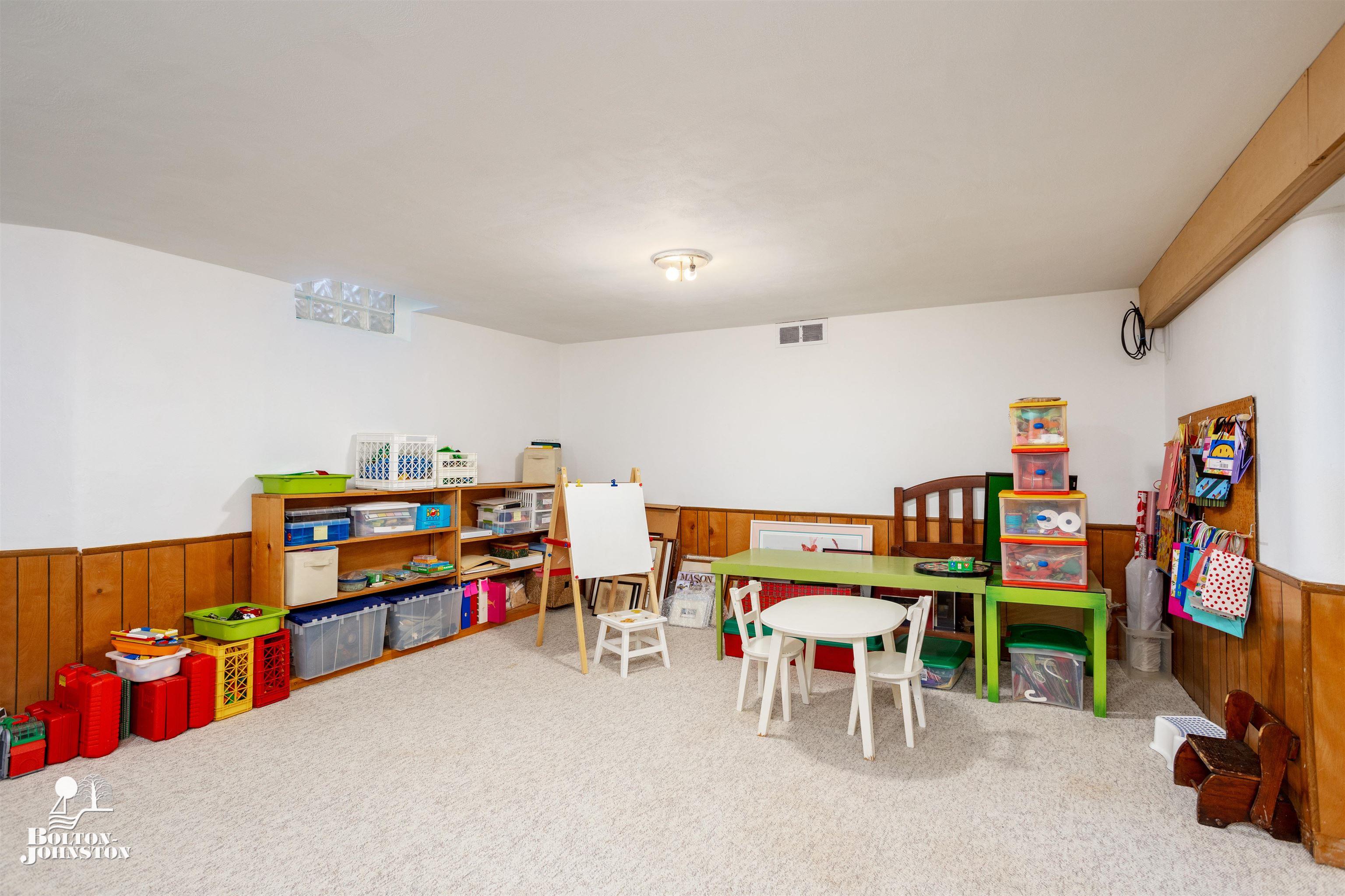 77 Merriweather Road Grosse Pointe, MI 48236 - Photo 47 of 73 50104660-46.JPG