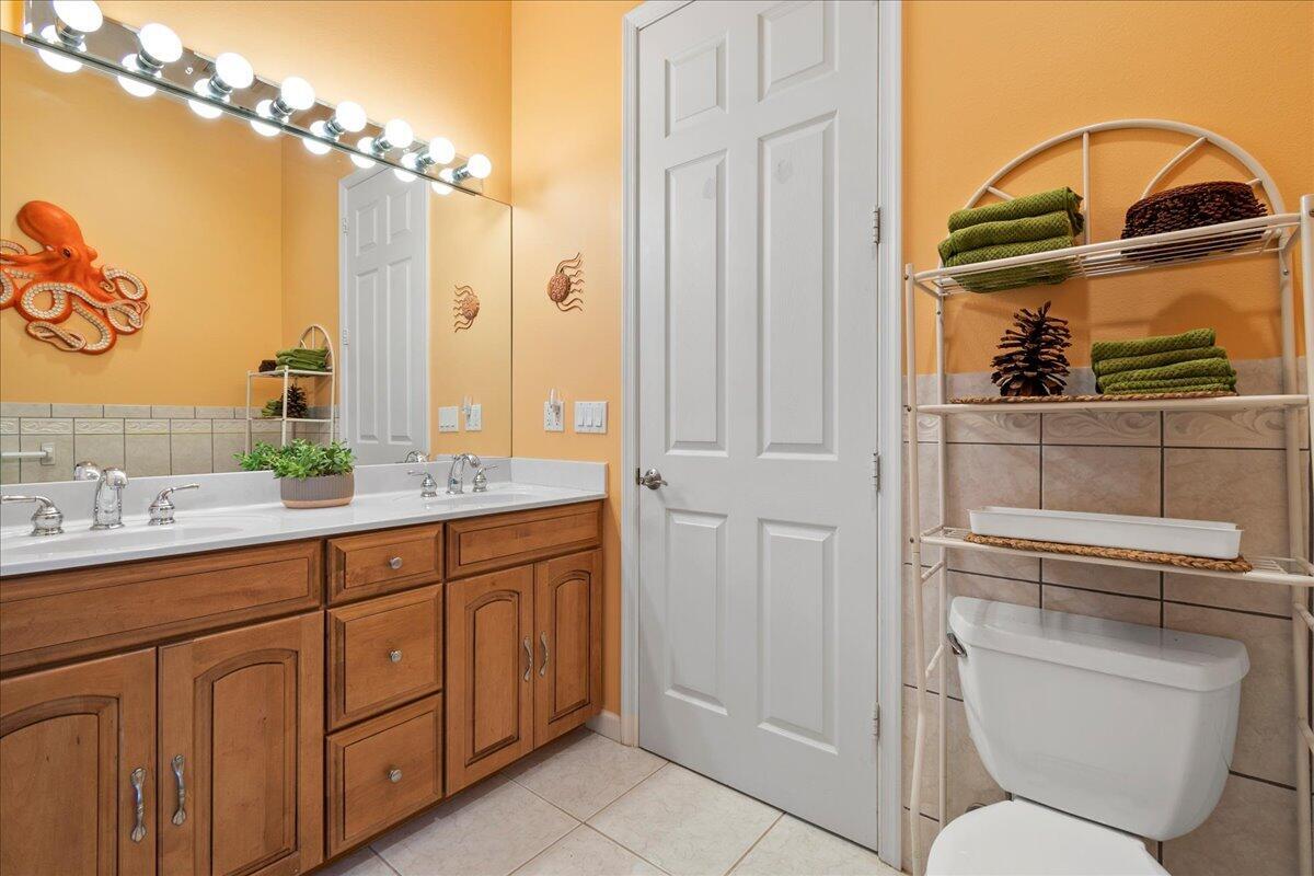 72 Waterway Road Jupiter, FL 33469 - Photo 23 of 57 Guest Bathroom