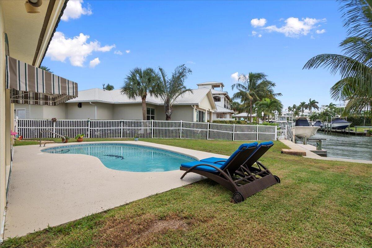 72 Waterway Road Jupiter, FL 33469 - Photo 32 of 57 Back Yard